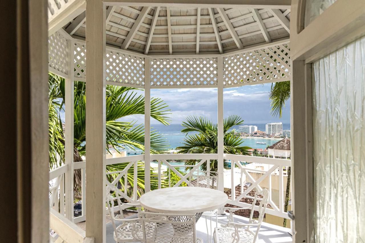 Pampered In Paradise Near Ian Fleming Airport Ocj Ocho Rios Exteriör bild